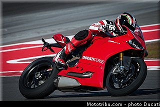 ducati_2013_panigale_1199_r_0010.jpg