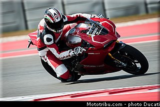 ducati_2013_panigale_1199_r_0011.jpg