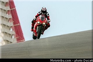 ducati_2013_panigale_1199_r_0012.jpg