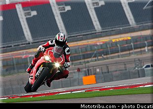 ducati_2013_panigale_1199_r_0013.jpg