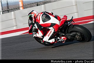 ducati_2013_panigale_1199_r_0015.jpg