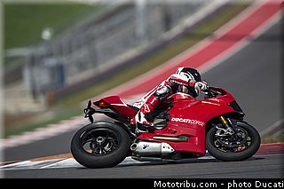 ducati_2013_panigale_1199_r_0034.jpg
