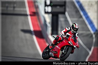 ducati_2013_panigale_1199_r_0036.jpg