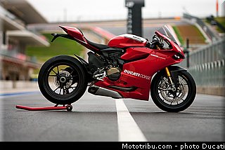 ducati_2013_panigale_1199_r_0045.jpg