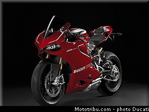 ducati_2013_panigale_1199_r_0064.jpg