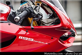 ducati_2013_panigale_1199_r_0070.jpg