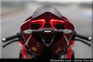 ducati_2013_panigale_1199_r_0074.jpg
