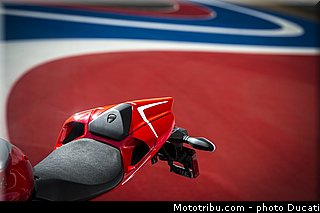 ducati_2013_panigale_1199_r_0075.jpg