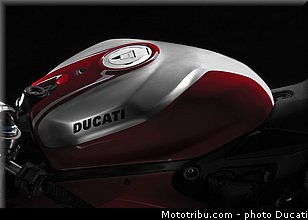 ducati_2013_panigale_1199_r_0076.jpg