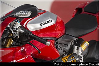 ducati_2013_panigale_1199_r_0077.jpg
