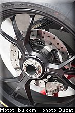 ducati_2013_panigale_1199_r_0091.jpg
