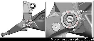 ducati_2013_panigale_1199_r_0100.jpg