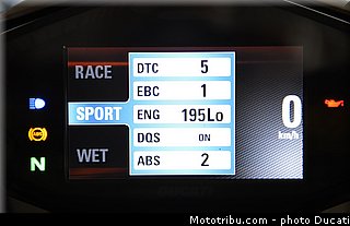 ducati_2013_panigale_1199_r_0103.jpg