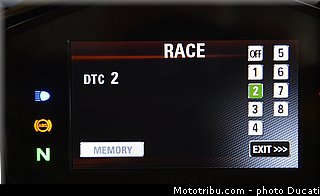 ducati_2013_panigale_1199_r_0108.jpg