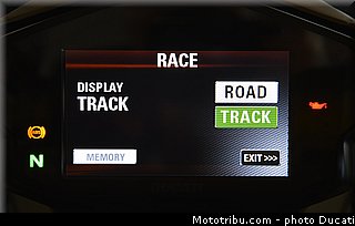 ducati_2013_panigale_1199_r_0109.jpg