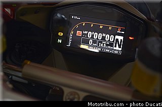 ducati_2013_panigale_1199_r_0110.jpg