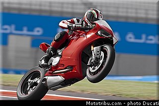 ducati_2013_panigale_1199_s_001.jpg