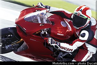 ducati_2013_panigale_1199_s_002.jpg