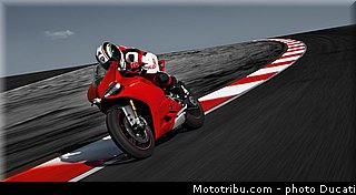 ducati_2013_panigale_1199_s_003.jpg