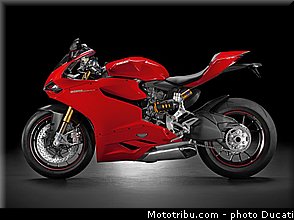 ducati_2013_panigale_1199_s_011.jpg