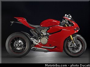 ducati_2013_panigale_1199_s_012.jpg