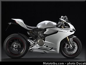 ducati_2013_panigale_1199_s_014.jpg