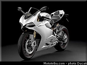 ducati_2013_panigale_1199_s_020.jpg