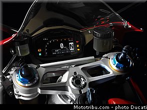 ducati_2013_panigale_1199_s_023.jpg