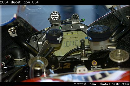 2004_ducati_gp4_004.jpg