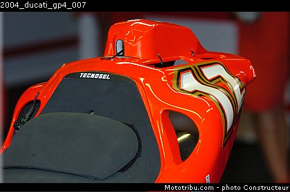 2004_ducati_gp4_007.jpg