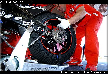 2004_ducati_gp4_008.jpg