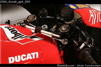 2004_ducati_gp4_009.jpg