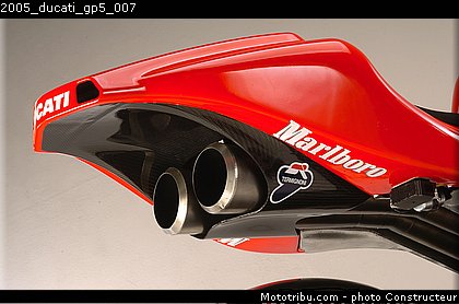2005_ducati_gp5_007.jpg