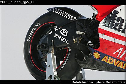 2005_ducati_gp5_008.jpg