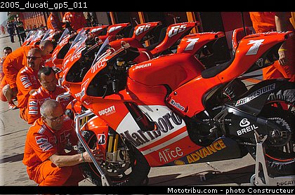 2005_ducati_gp5_011.jpg