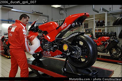 2006_ducati_gp6_007.jpg