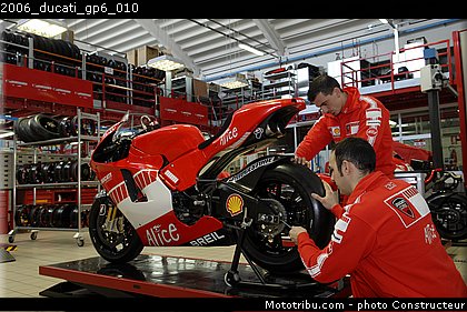 2006_ducati_gp6_010.jpg