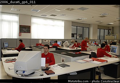 2006_ducati_gp6_011.jpg