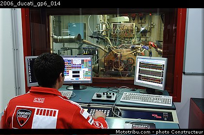 2006_ducati_gp6_014.jpg