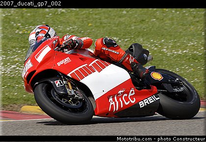 2007_ducati_gp7_002.jpg