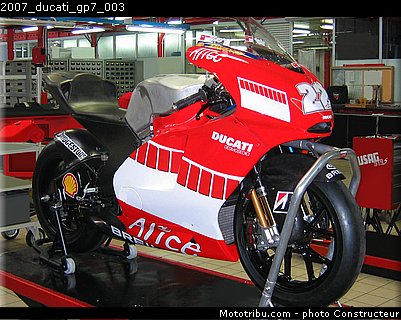 2007_ducati_gp7_003.jpg