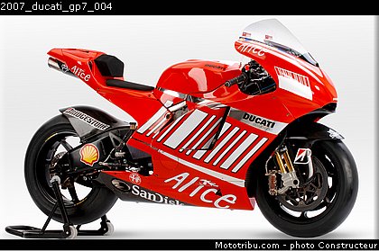 2007_ducati_gp7_004.jpg