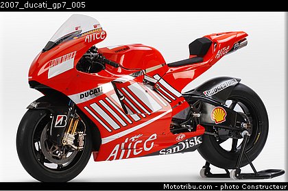 2007_ducati_gp7_005.jpg