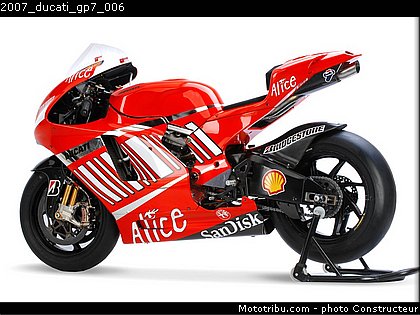 2007_ducati_gp7_006.jpg