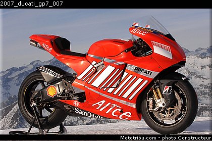 2007_ducati_gp7_007.jpg