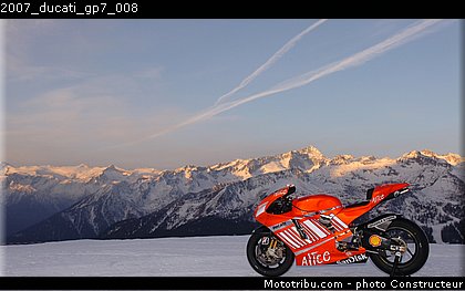 2007_ducati_gp7_008.jpg