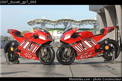 2007_ducati_gp7_009.jpg