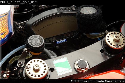 2007_ducati_gp7_012.jpg