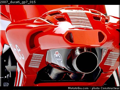2007_ducati_gp7_015.jpg