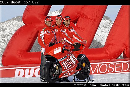2007_ducati_gp7_022.jpg